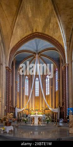 Aix-en-Provence, France - 04 20 2023 : vue sur l'intérieur de la paroisse Cathédrale Saint Sauveur Banque D'Images