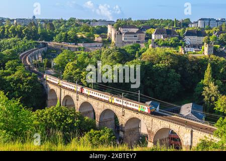 La passerelle, alias le viaduc du Luxembourg, est un viaduc situé dans la ville de Luxembourg, au sud du Luxembourg. Banque D'Images