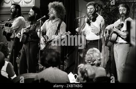 LE groupe de musique folk irlandaise DUBLINERS lors d'un enregistrement télévisé à Stockholm. Les membres du groupe de gauche Eamon Campbell, John Sheahan, Barne McKenna, Sean Cannon och Patsy Wetchorn Banque D'Images