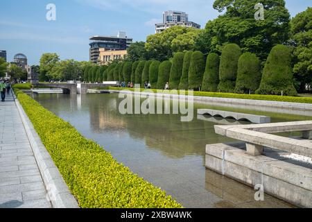 L'étang de la paix dans le Parc Mémorial de la paix à Hiroshima Japon Banque D'Images