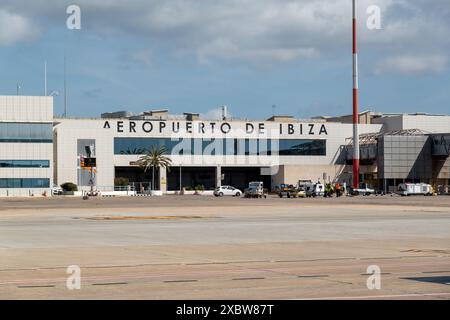 Photo datée de mai 2024 montre une vue générale de l'aéroport d'Ibiza. Banque D'Images