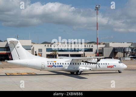 Photo datée de mai 2024 montre une vue générale de l'aéroport d'Ibiza. Banque D'Images