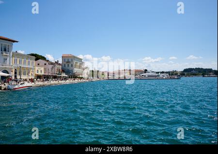 Porec, Istrie, Croatie - 22 mai 2024 : panorama du village croate Porec, Istrie Banque D'Images