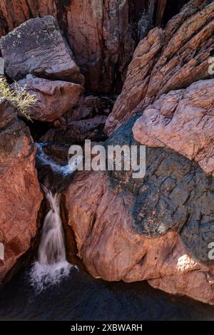 Magnifiques cascades le long du superbe sentier de randonnée Water Wheel Falls, près de Peyson, Arizona (États-Unis). Séduisant, étonnant, époustouflant, fascinant, Banque D'Images