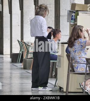 Bergame, Italie. 13 juin 2024. Profils les plus demandés : employés de restaurant, employés de comptoir et chefs. La demande s'est concentrée en Lombardie et dans des destinations touristiques comme les montagnes, les lacs et les villes. Crédit : Agence photo indépendante/Alamy Live News Banque D'Images