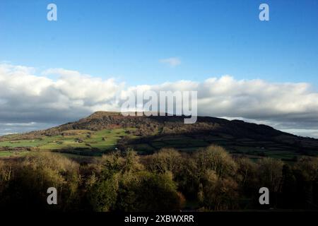 Ysgyryd Fawr, Skirrid Fawr, souvent juste Skirrid, est une aberration des montagnes noires à Bannau Brycheiniog, le parc national de Brecon Beacons Banque D'Images