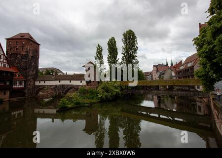 NUREMBERG, ALLEMAGNE - 18 MAI 2024 : Weinstadel, Henkersteg et Henkerturm dans le centre de la vieille ville de Nuremberg Banque D'Images