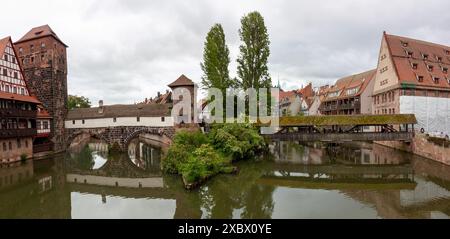 NUREMBERG, ALLEMAGNE - 18 MAI 2024 : Weinstadel, Henkersteg et Henkerturm dans le centre de la vieille ville de Nuremberg Banque D'Images