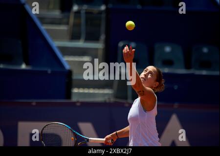 Yvonne Cavalle-Reimers d'Espagne en action lors du double match entre Yvonne Cavalle-Reimers et Leyre Romero Gormaz d'Espagne contre ALENA Banque D'Images