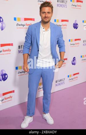 Salon de mode familial Jörn Schlönvoigt BEI der Ernstings à Hambourg im Atlantic Hotel. Hambourg, der 11. Juni 2024 Ernsting s Family Fashion Show à Hambourg, Hambourg Hamburg Deutschland Hotel Atlantic *** Jörn Schlönvoigt au Ernstings Family Fashion Show à Hambourg à l'Atlantic Hotel Hamburg, le 11 juin 2024 Ernsting s Family Fashion Show à Hambourg, Hambourg Hambourg Allemagne Hotel Atlantic Banque D'Images