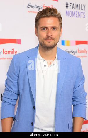 Salon de mode familial Jörn Schlönvoigt BEI der Ernstings à Hambourg im Atlantic Hotel. Hambourg, der 11. Juni 2024 Ernsting s Family Fashion Show à Hambourg, Hambourg Hamburg Deutschland Hotel Atlantic *** Jörn Schlönvoigt au Ernstings Family Fashion Show à Hambourg à l'Atlantic Hotel Hamburg, le 11 juin 2024 Ernsting s Family Fashion Show à Hambourg, Hambourg Hambourg Allemagne Hotel Atlantic Banque D'Images