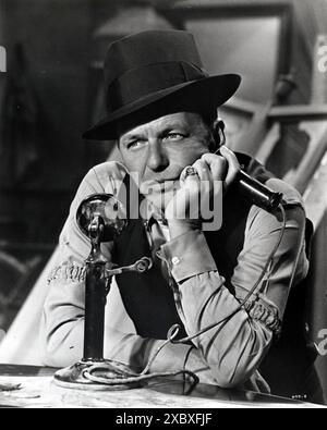 FRANK SINATRAin Robin et les 7 cagoules (1964) (Robin et les 7 cagoules) *film - usage éditorial seulement* Cap/STF/PEL fourni par Credit : Capital Pictures/Alamy Live News Banque D'Images