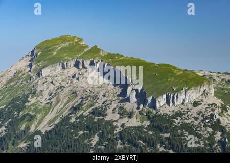 Panorama de montagne de Walmedinger Horn, 1990m, à Hoher Ifen, 2230m, Kleinwalsertal, Vorarlberg, Allgaeu Alpes, Autriche Banque D'Images