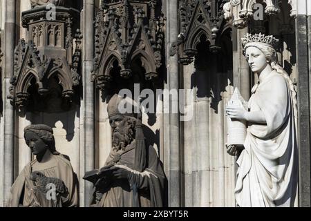 Détail du portail passion, façade du transept sud, cathédrale de Cologne, Cologne, Rhénanie du Nord-Westphalie, Allemagne Banque D'Images