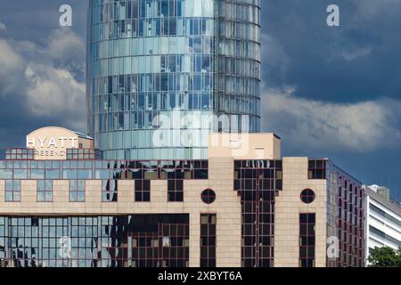 Tour LVR, triangle de Cologne, siège de l'Agence européenne de la sécurité aérienne, EASA, et hôtel Hyatt Regency à Deutz, Cologne, Nord Banque D'Images