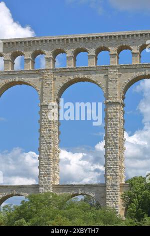 Aqueduc de Roquefavour construit en 1847 par canal de Marseille, viaduc, arcades, Ventabren, Bouches-du-Rhône, Provence, France Banque D'Images