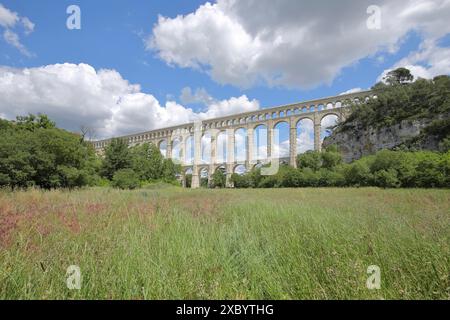 Aqueduc de Roquefavour construit en 1847 par canal de Marseille, viaduc, arcades, Ventabren, Bouches-du-Rhône, Provence, France Banque D'Images