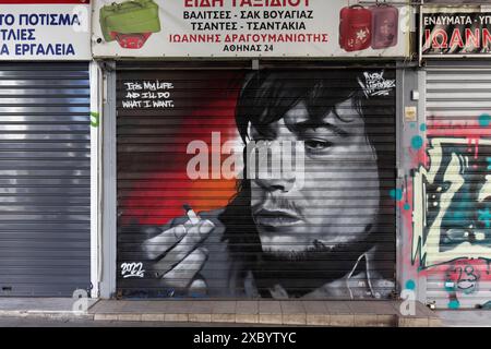 Portrait d’un stoner avec un joint sur un obturateur, je fais ce que je veux, cannabis, graffiti par le Street artiste Alex Martinez, quartier Exarchia, Athènes Banque D'Images