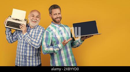 scénariste show vs contraste sur fond, espace de copie. photo de l'écrivain spectacle vs contraste Banque D'Images