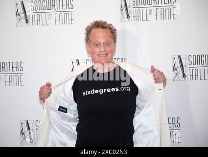New York, États-Unis. 13 juin 2024. Michael Bacon arrive sur le tapis rouge au gala d’induction et de remise des prix du Songwriters Hall of Fame 2024 au New York Marriott Marquis Hotel le jeudi 13 juin 2024 à New York. Photo de Serena Xu Ning/UPI crédit : UPI/Alamy Live News Banque D'Images