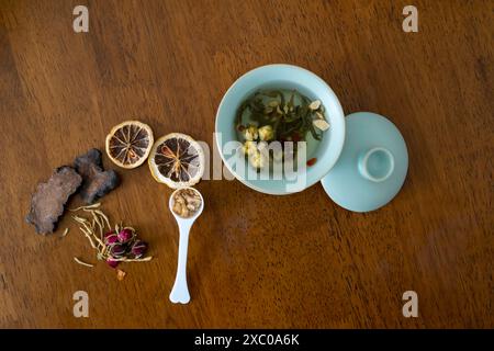 Chrysanthème et autres boissons chinoises à base de plantes Banque D'Images