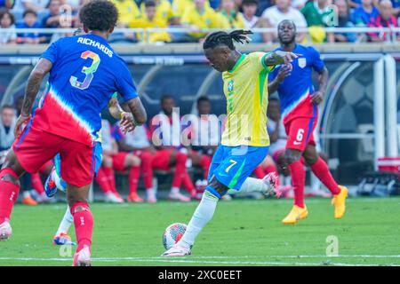 Orlando, Floride, 12 juin 2024, Brésil L'attaquant junior Vinicius #7 tente de marquer au Camping World Stadium. (Crédit photo : Marty Jean-Louis/Alamy Live News Banque D'Images