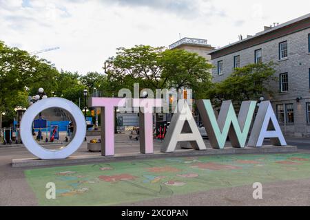 Ottawa, Canada - 4 juin 2024 : panneau d'Ottawa au centre-ville au marché Byward Banque D'Images