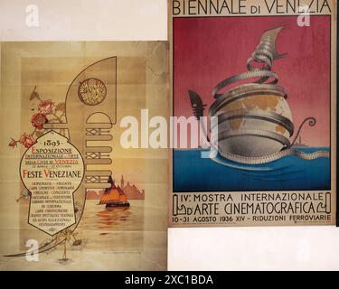 Venise, Italie - 7 mai 2024 : 60e Biennale d'art de Venise à Venise. De vieilles affiches annonçant la Biennale de Venise présentées dans le pavillon central de Gia Banque D'Images