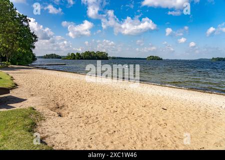 Pavillon der Kaiserin auf der Prinzeninsel im Großen Plöner See BEI Plön, Schleswig-Holstein, Deutschland | plage de l'île des Princes dans la Grea Banque D'Images