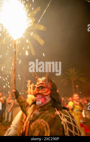 Course de feu, -Correfoc-, festival des démons et du feu. Fêtes de Sant Joan. Palma. Majorque. Îles Baléares. Espagne. Banque D'Images