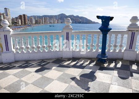 Le balcon du point de vue méditerranéen dans la ville de Benidorm Banque D'Images