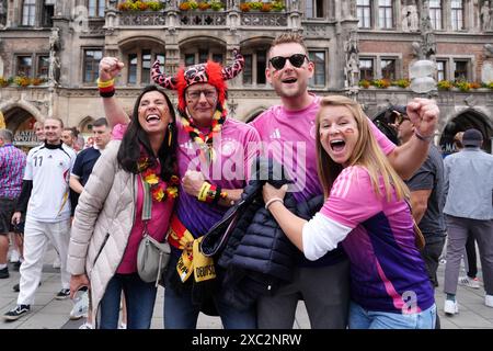 Fans allemands sur la place Marienplatz, Munich. L'Écosse affrontera l'Allemagne dans l'ouverture de l'Euro 2024 plus tard dans la soirée. Date de la photo : vendredi 14 juin 2024. Banque D'Images