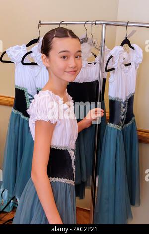 Danseuse de douze ans portant son costume Banque D'Images