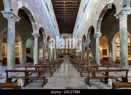 Plan intérieur de Basilica of San Frediano, Basilica di San Frediano, Lucca, Toscane, Italie Banque D'Images