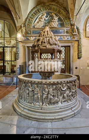 Plan intérieur de Basilica of San Frediano, Basilica di San Frediano, Lucca, Toscane, Italie Banque D'Images