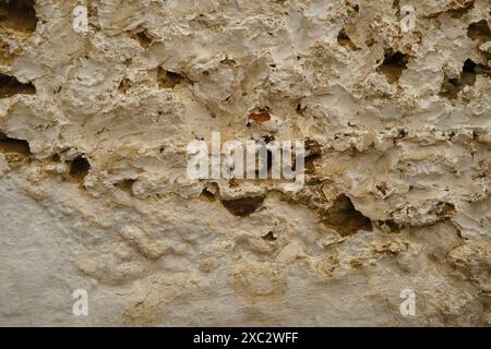 Vieux mur en ruine, texture, architecture historique des villes méditerranéennes, Patrimoine culturel, façade détériorée, surface altérée, en détresse b Banque D'Images