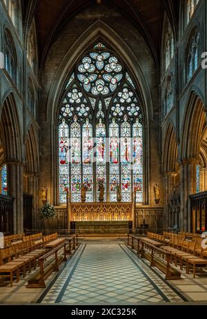 La cathédrale de Ripon et quelques-uns de ses beaux vitraux dans la zone Choir de l'église. North Yorkshire, Angleterre, Royaume-Uni. Banque D'Images