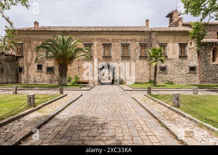 Le Castello Nelson (Castello di Maniace), Bronte, Sicile, offert à l'amiral Horatio Nelson par le roi Ferdinand en 1799 en remerciement de son sauvetage Banque D'Images