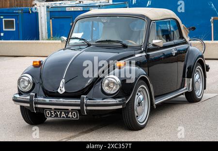 Scheveningen, pays-Bas, 26.05.2024, Classic, Shiny Volkswagen Beetle décapotable au salon Aircooler des voitures classiques Banque D'Images