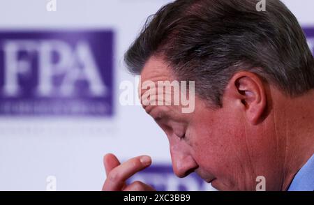 Londres, Grande-Bretagne. 13 juin 2024. Le ministre britannique des Affaires étrangères David Cameron assiste à une conférence de presse à la Foreign Press Association dans le centre de Londres, en Grande-Bretagne, le 13 juin 2024. Le Royaume-Uni tiendra ses élections générales le 4 juillet. Crédit : Li Ying/Xinhua/Alamy Live News Banque D'Images