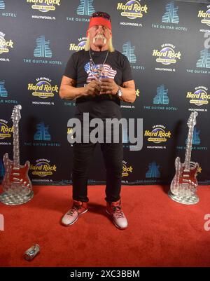 Hollywood, États-Unis. 13 juin 2024. HOLLYWOOD, FLORIDE - 13 JUIN : le lutteur du WWE Hall of Fame Hulk Hogan assiste au lancement de sa « vraie bière américaine » au Guitar Hotel du Seminole Hard Rock Hotel & Casino Hollywood le 13 juin 2024 à Hollywood, Floride. (Photo de JL/Sipa USA) crédit : Sipa USA/Alamy Live News Banque D'Images