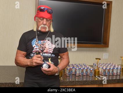 Hollywood, États-Unis. 13 juin 2024. HOLLYWOOD, FLORIDE - 13 JUIN : le lutteur du WWE Hall of Fame Hulk Hogan assiste au lancement de sa « vraie bière américaine » au Guitar Hotel du Seminole Hard Rock Hotel & Casino Hollywood le 13 juin 2024 à Hollywood, Floride. (Photo de JL/Sipa USA) crédit : Sipa USA/Alamy Live News Banque D'Images
