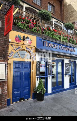 LONDRES, Royaume-Uni - 9 JUILLET 2016 : Three Compass le pub Thai Princess à Farringdon, Londres. Il y a plus de 7,000 pubs à Londres. Banque D'Images