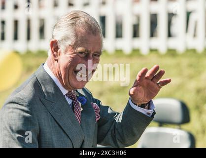 Londres, Royaume-Uni - 14 septembre 2017 : Charles III, prince de Galles, en plein air portant un costume, souriant et agitant Banque D'Images