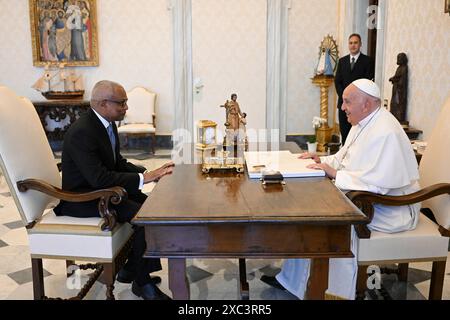 Vatican, Vatican. 14 juin 2024. **NON LIBRI** Italie, Rome, Vatican, 2024/6/14.le pape François reçoit en audience privée M. Josè Maria Neves, Président de la République du Cap-Vert au Vatican . Photographie des MÉDIAS DU VATICAN/presse catholique crédit photo : Agence photo indépendante/Alamy Live News Banque D'Images