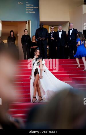 CANNES, FRANCE - 22 MAI : Pierfrancesco Favino, Pierre Niney, Anaïs Demoustier assistent au tapis de il Conte di Montecristo au Festival de Banque D'Images