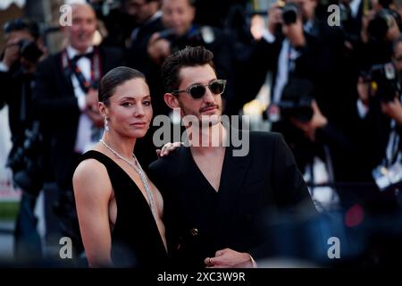 CANNES, FRANCE - 22 MAI : Pierfrancesco Favino, Pierre Niney, Anaïs Demoustier assistent au tapis de il Conte di Montecristo au Festival de Banque D'Images