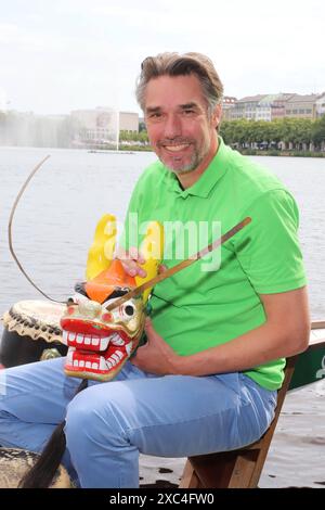 Michael Stich, Drachenbootrennen der Michael Stich Stiftung, Alsterpavillion Hamburg, 14.06.2024 *** Michael Stich, Dragon Boat Race of the Michael Stich Foundation, Alsterpavillion Hamburg, 14 06 2024 Copyright : xx Banque D'Images