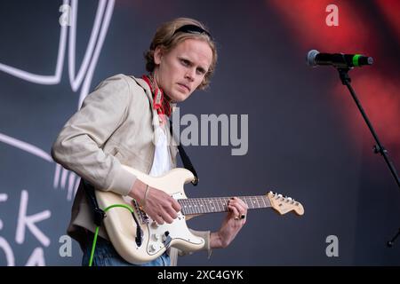 Trondheim, Norvège. 08 juin 2024. Le groupe de rock norvégien Kakkmaddafakka donne un concert en direct lors du festival de musique norvégien Neon Festival 2024 à Trondheim. Banque D'Images