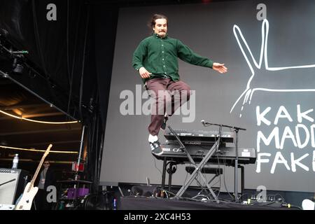 Trondheim, Norvège. 08 juin 2024. Le groupe de rock norvégien Kakkmaddafakka donne un concert en direct lors du festival de musique norvégien Neon Festival 2024 à Trondheim. Banque D'Images